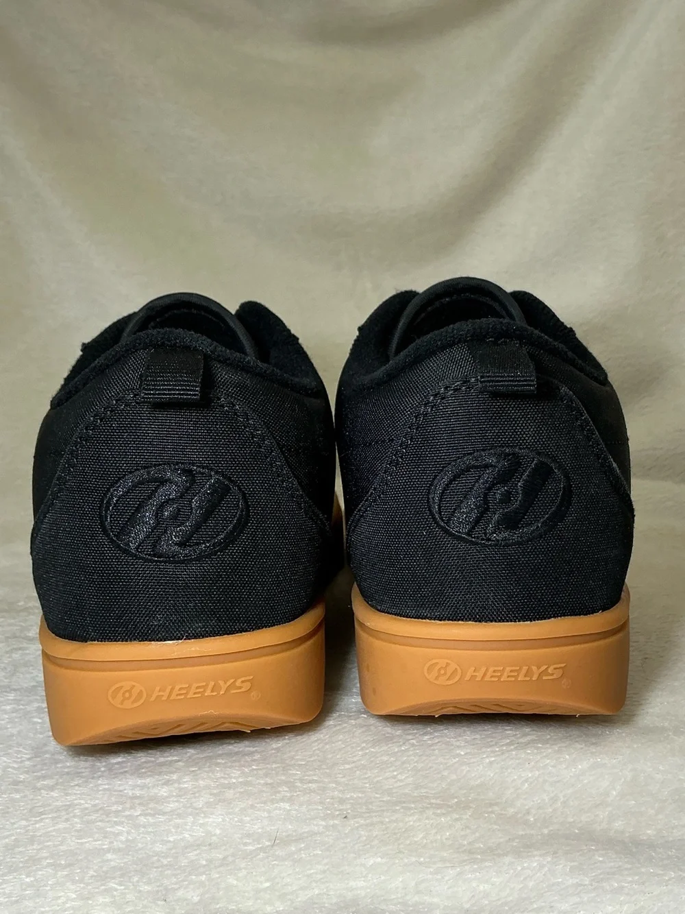 Heelys Pro 20 Black Canvas Skate Sneakers youth Size 3